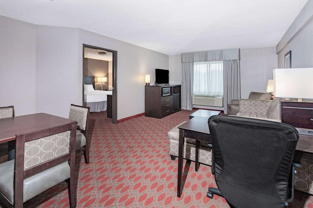 Baymont by Wyndham Brooklyn Center photo 24