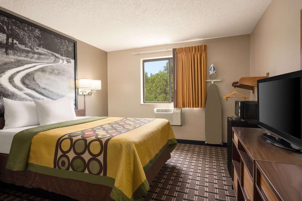 Super 8 by Wyndham Mayfield photo 6