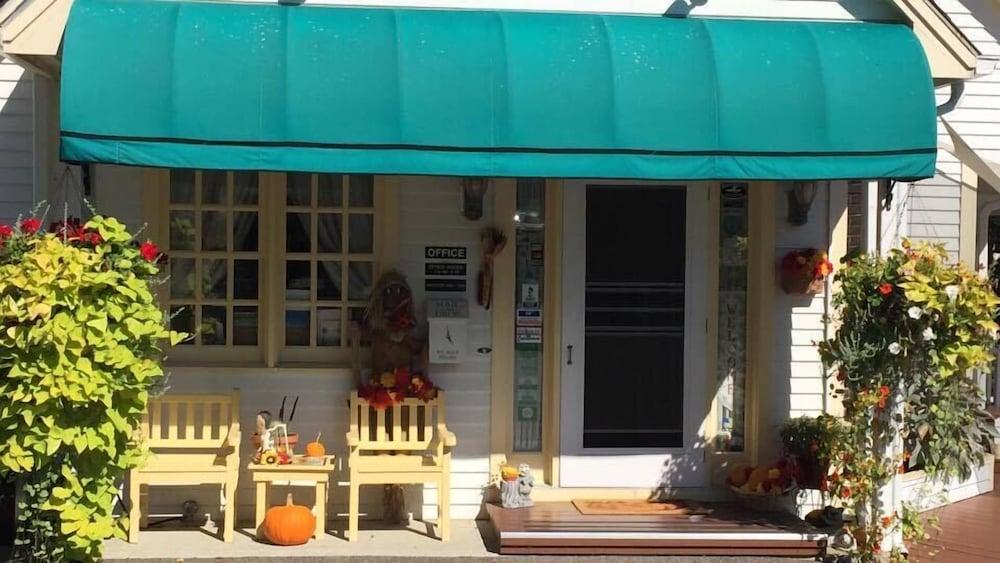 Mount Battie Inn photo 48
