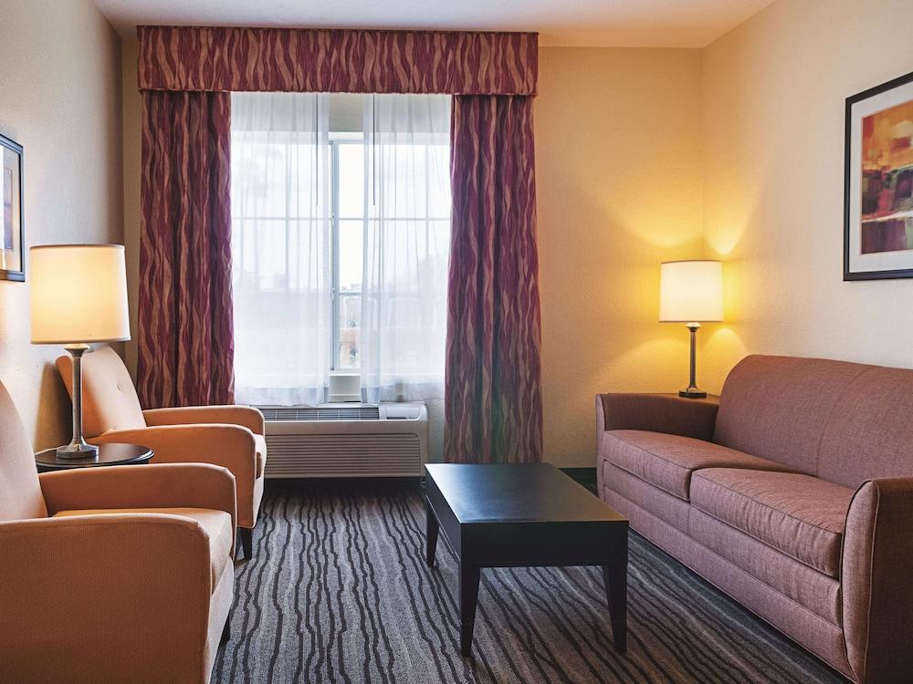 La Quinta Inn & Suites by Wyndham Slidell - North Shore Area photo 15