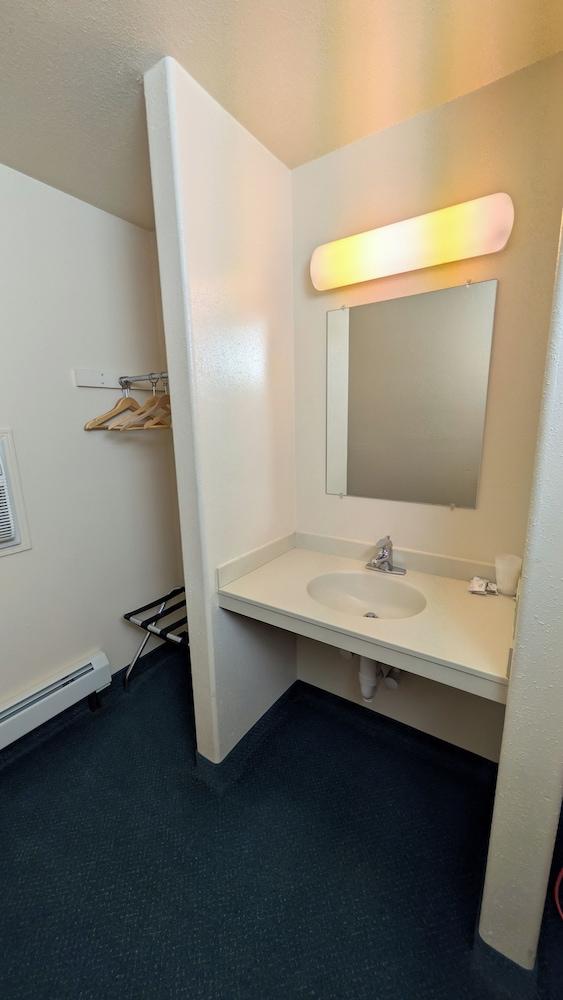 Restwel Motel photo 77