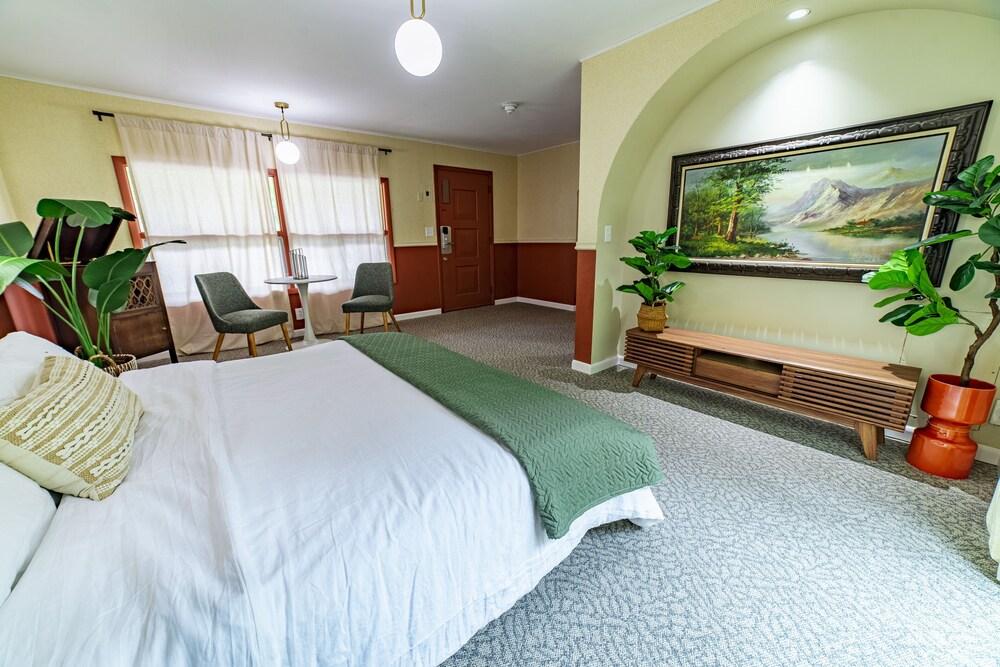 The Springs Motel photo 18