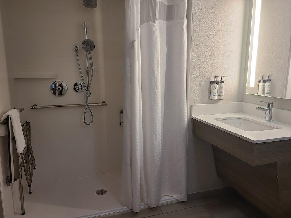 Holiday Inn Express & Suites Ft. Lauderdale N - Exec Airport by IHG photo 15
