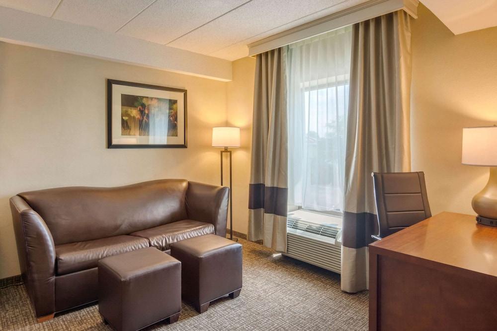 Comfort Suites South Park photo 36