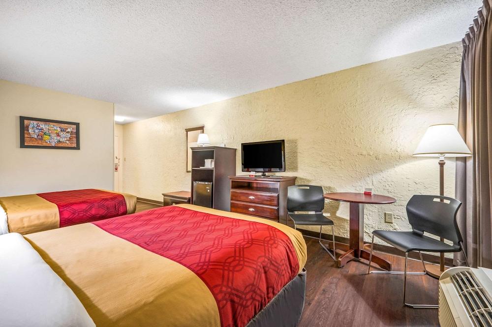 Econo Lodge Corinth photo 15
