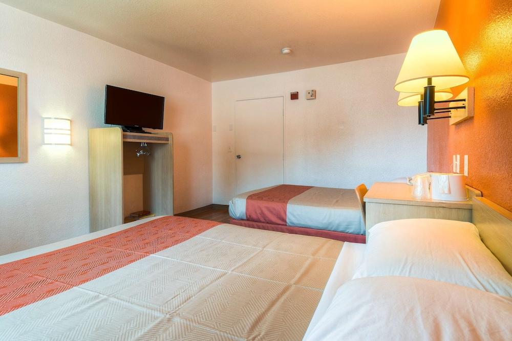 Motel 6 El Cajon, CA - San Diego photo 8