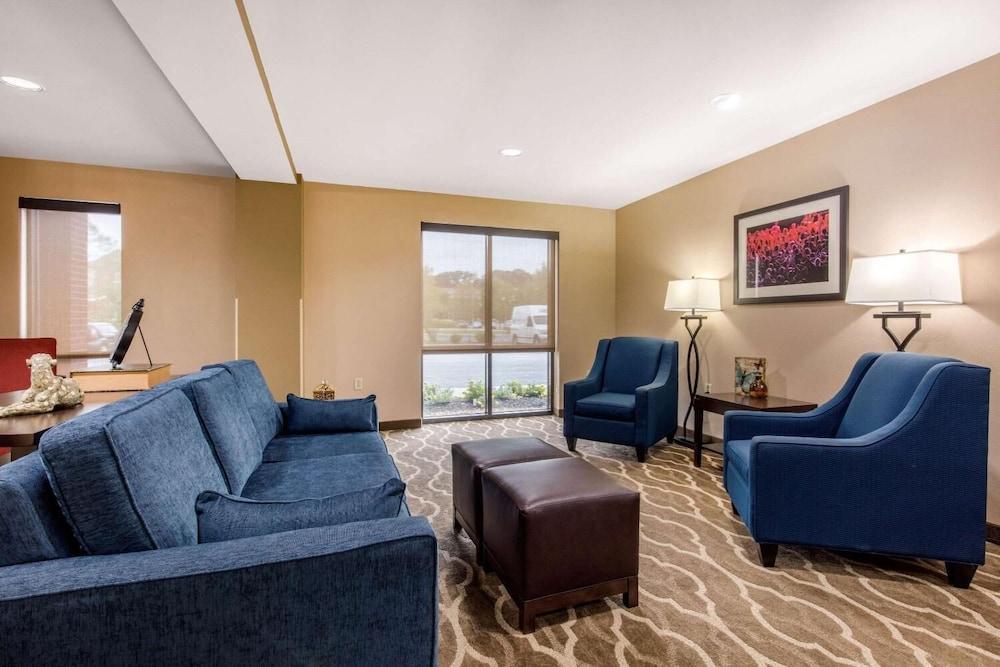 Comfort Suites Manchester near Arnold AFB photo 24