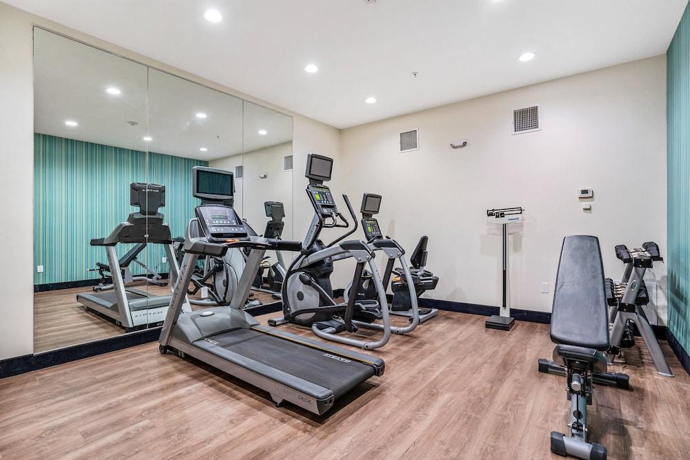 Holiday Inn Express Suites Van Buren-Ft Smith Area by IHG photo 10