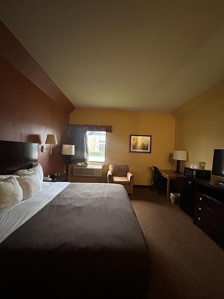 Shary Inn and Suites photo 6