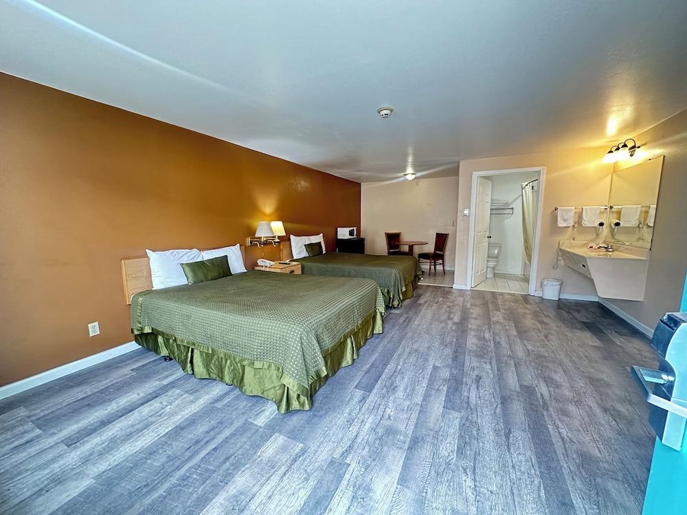 ROYAL INN photo 21