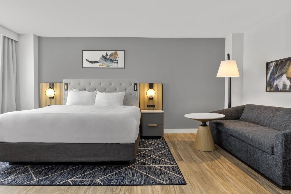 Crowne Plaza Virginia Beach Town Center by IHG photo 4