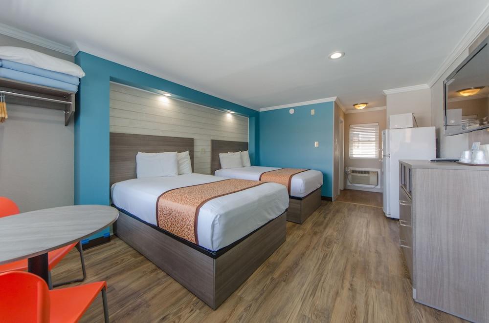 Dolphin Inn photo 10
