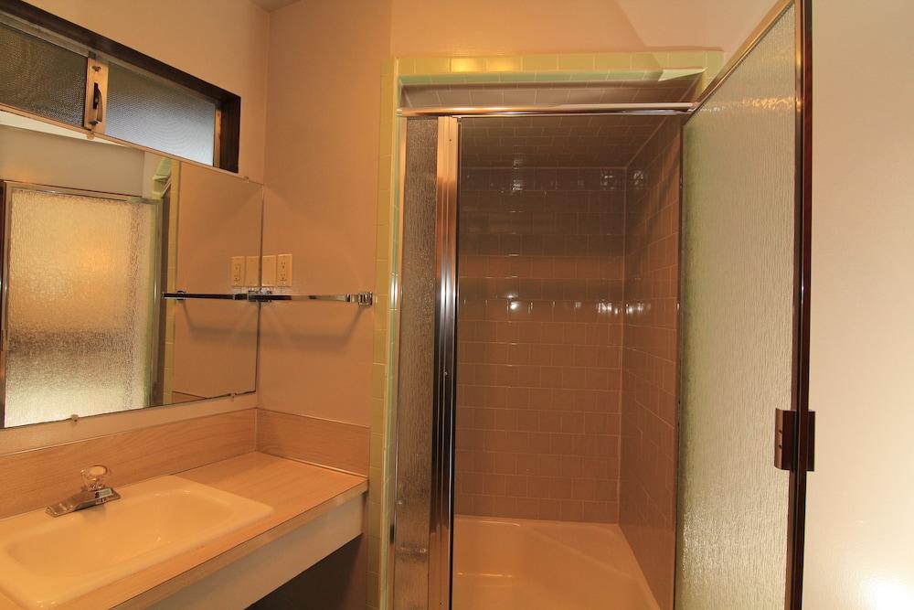 Curly Redwood Lodge photo 39
