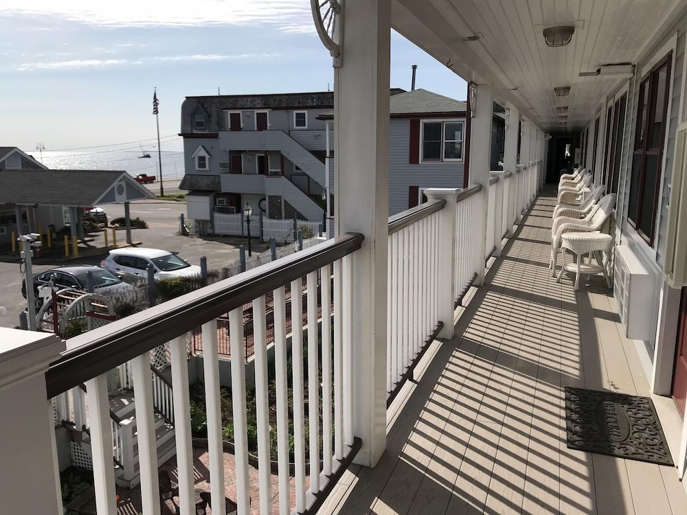 MV Surfside Hotel photo 35