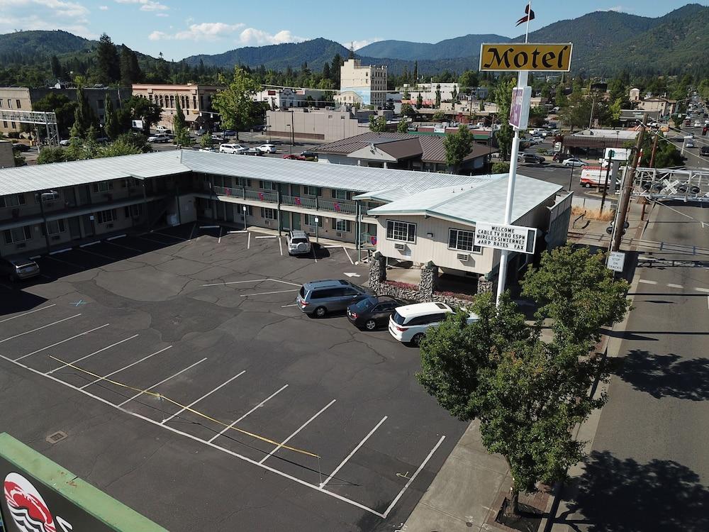 Knight's Inn Motel photo 54