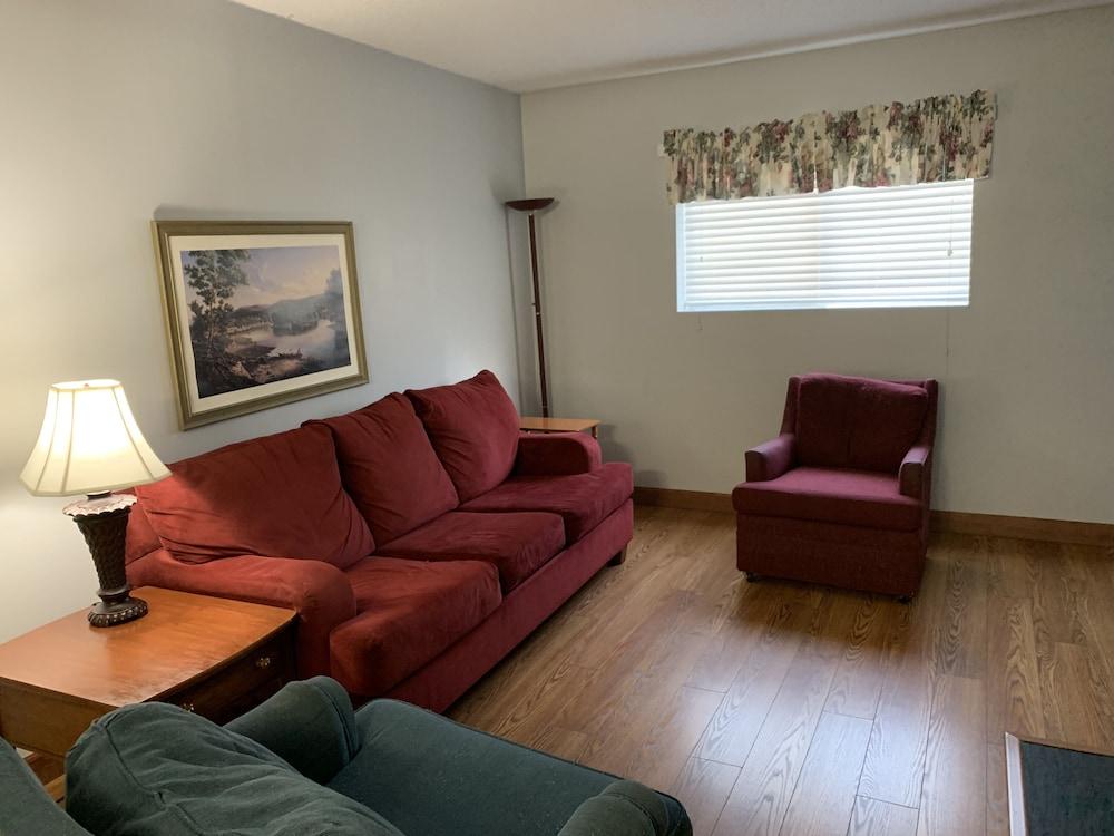Oak Square Rentals photo 62