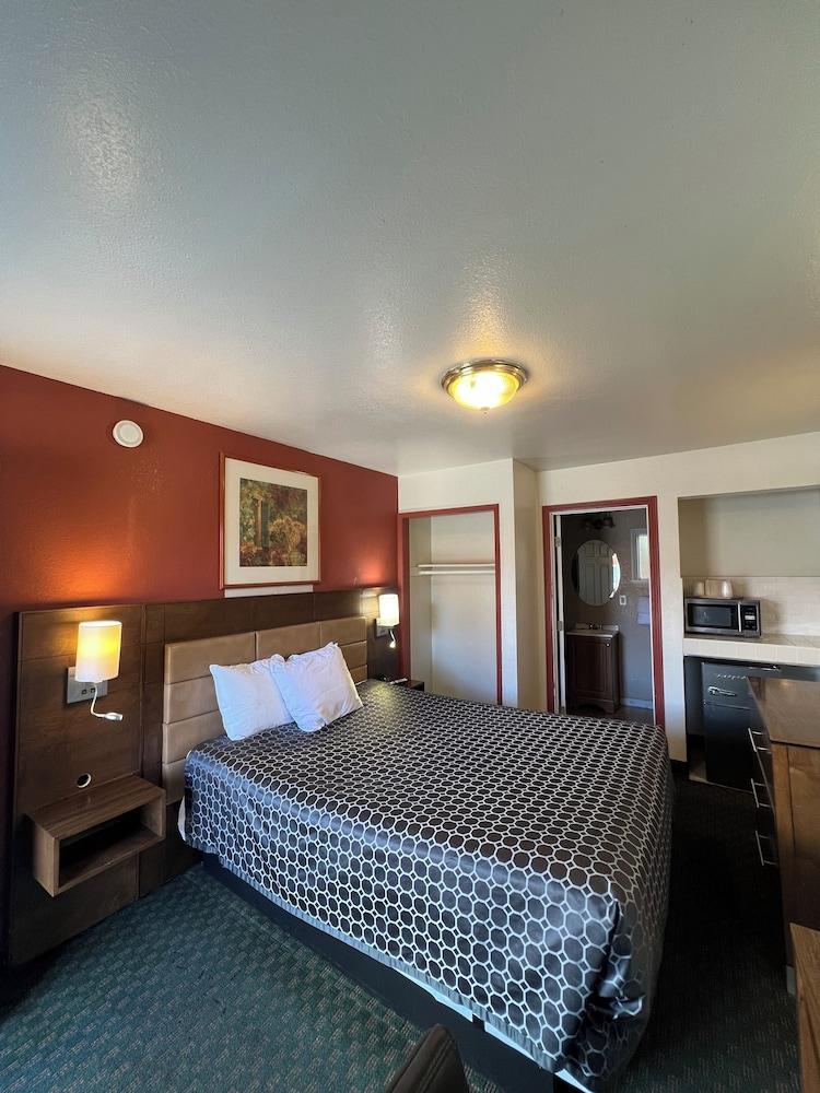 Budget inn photo 11