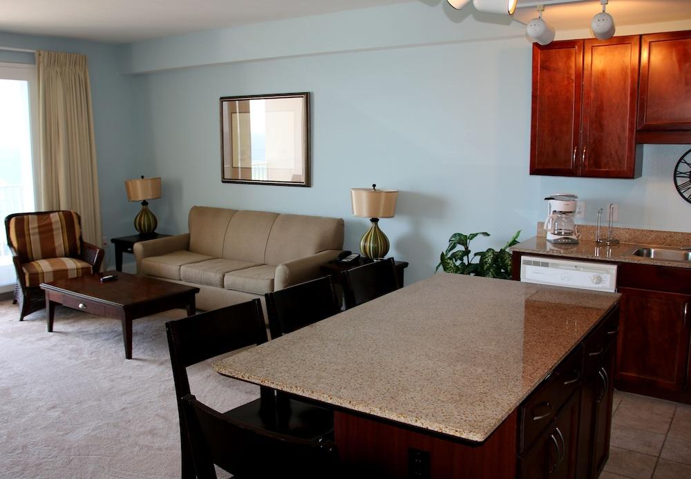 Laketown Wharf by Emerald View Resorts photo 21