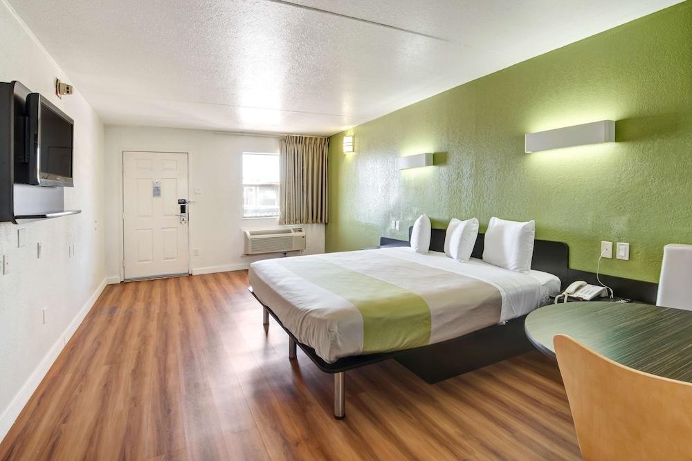 Motel 6 Dallas, TX - Forest Lane photo 12