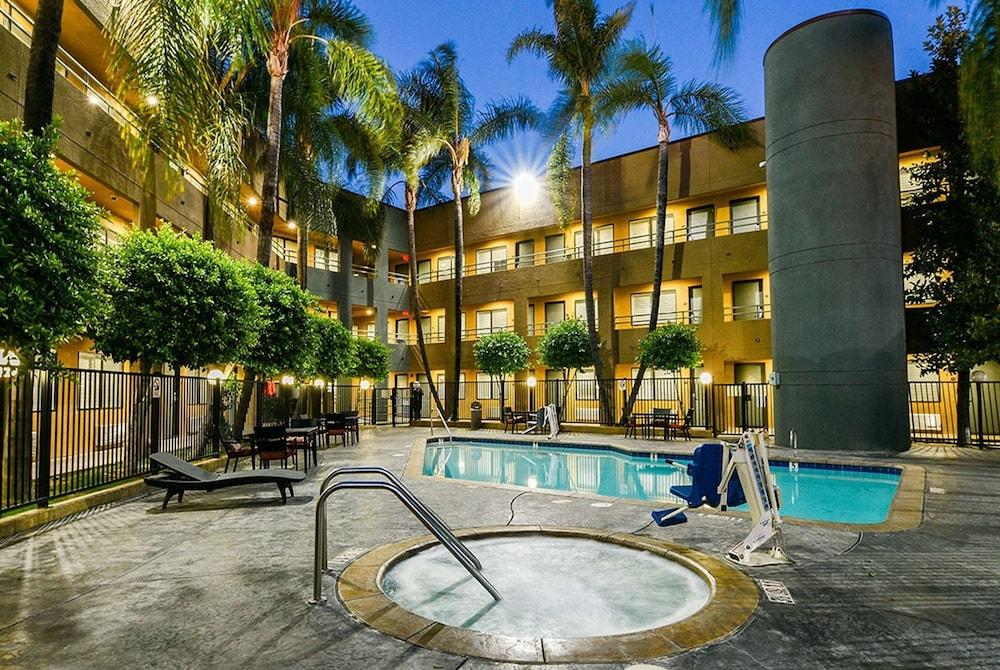 Travelodge by Wyndham Commerce Los Angeles Area photo 22