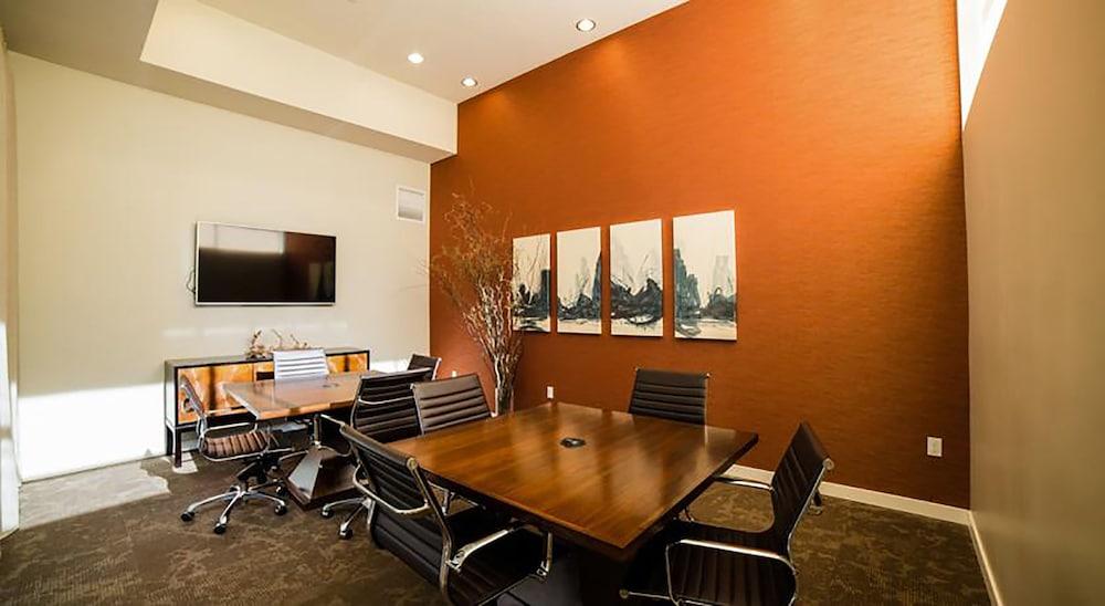 Tripbz Avalo Suites photo 17