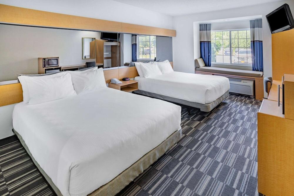 Microtel Inn & Suites by Wyndham Plattsburgh photo 10