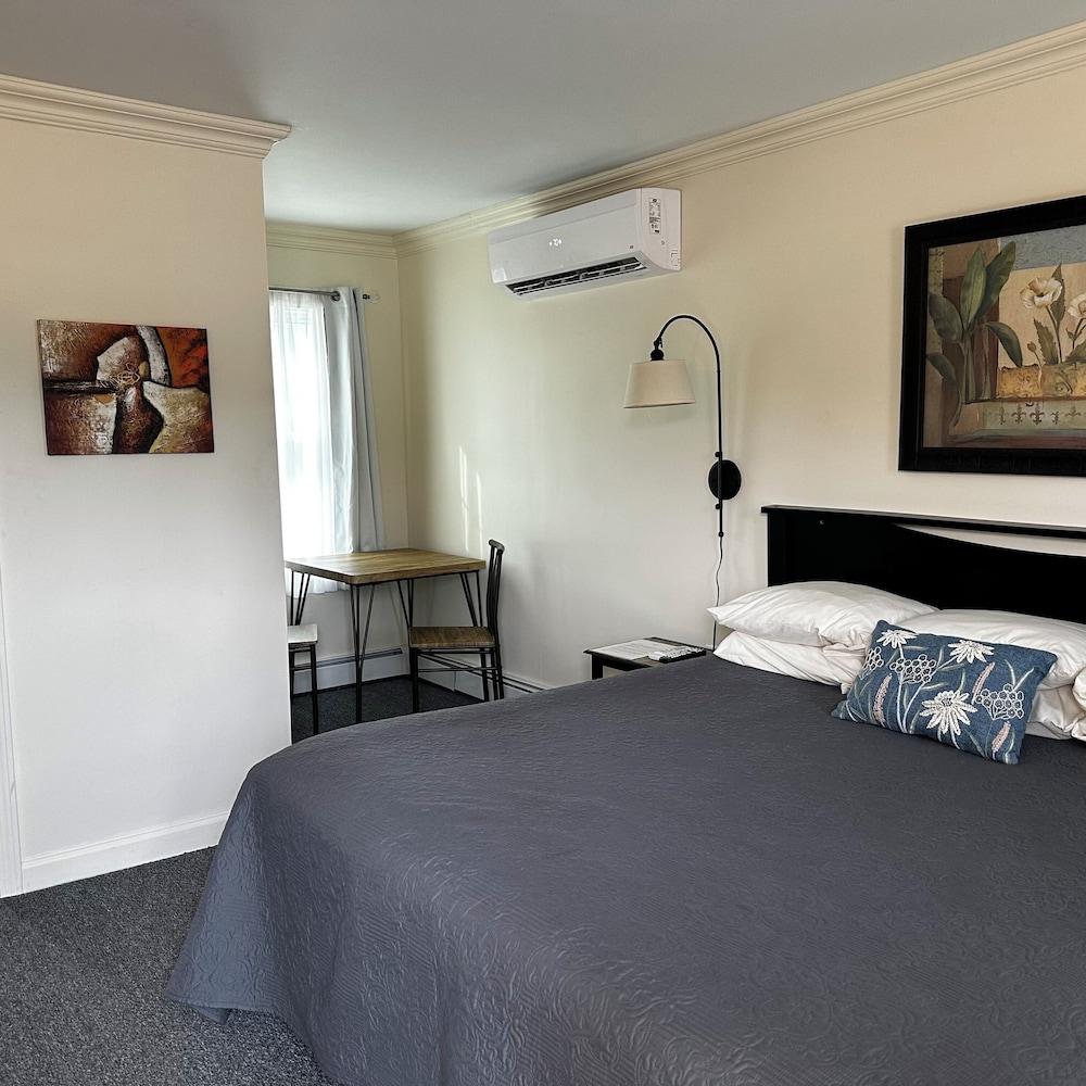 The Whitetail and Suites photo 23