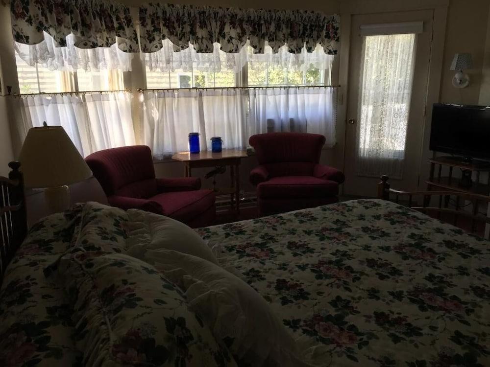 Holiday House Inn photo 20