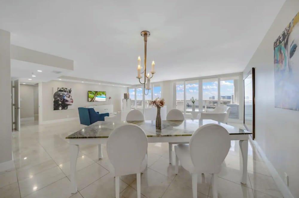 The Grand Biscayne Bay photo 57