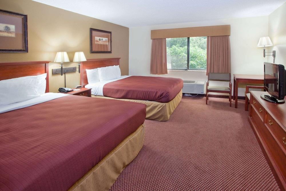 University Inn photo 5