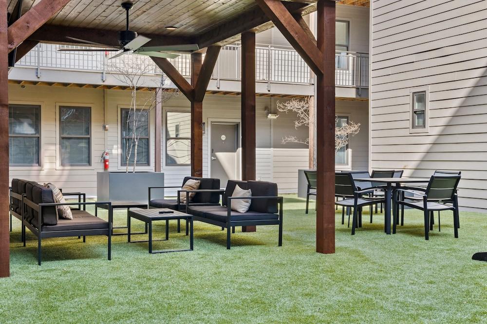 CozySuites Music Row photo 25