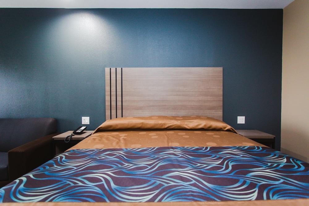 Budget Host Inn and Suites photo 19