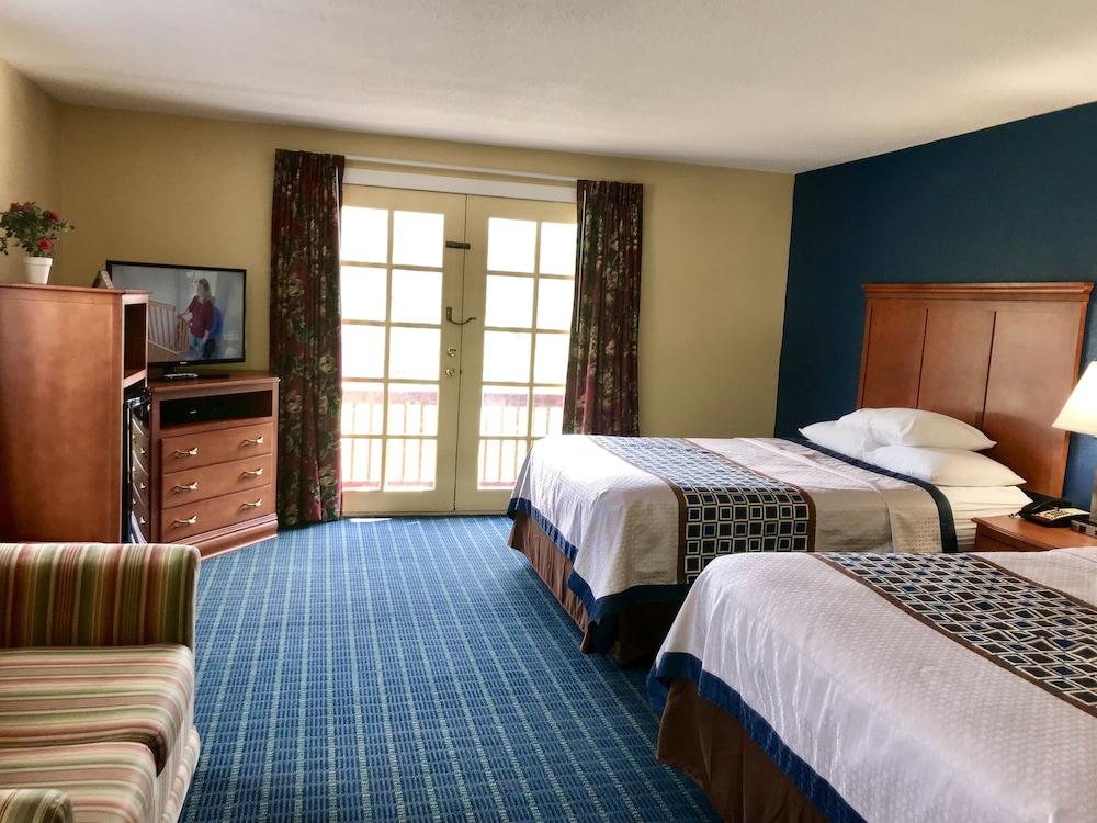 Swiss Chalets Village Inn photo 6