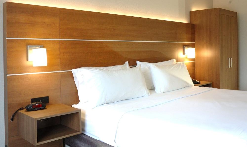Holiday Inn Express Hotel & Suites Goshen by IHG photo 9
