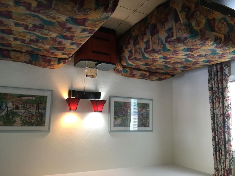 Travelers Inn photo 3