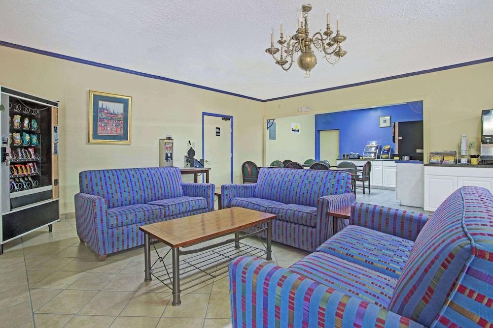 Days Inn by Wyndham Benson photo 9