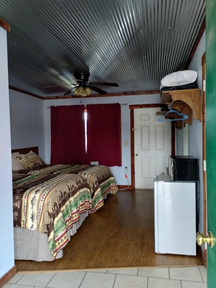 Anglers Riverfront Motel photo 12