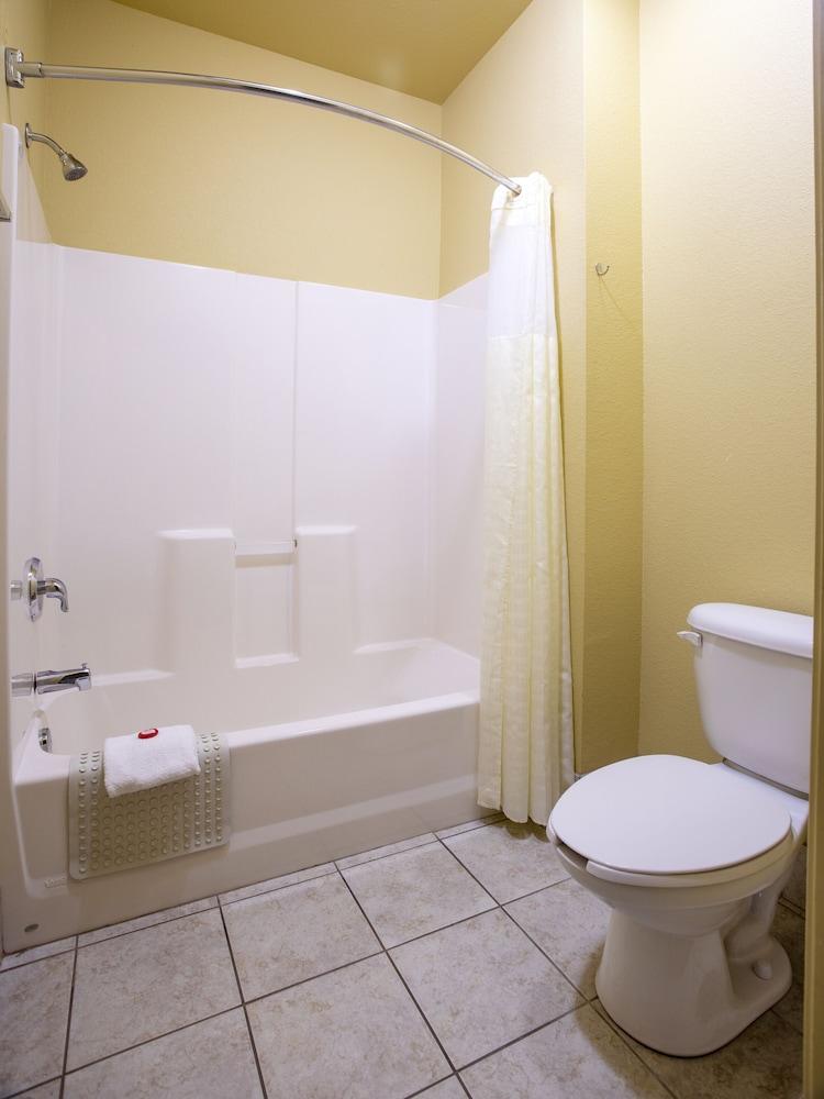 OYO Hotel Valley View TX, I-35 photo 22