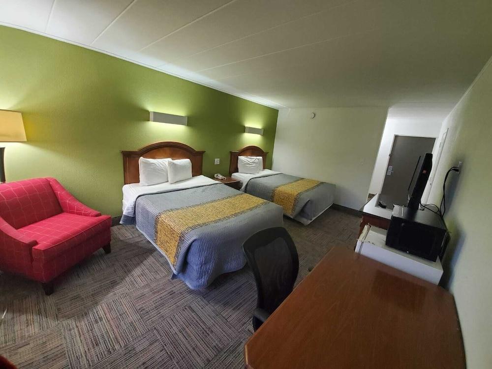 Shadeland Inn Indianapolis photo 6