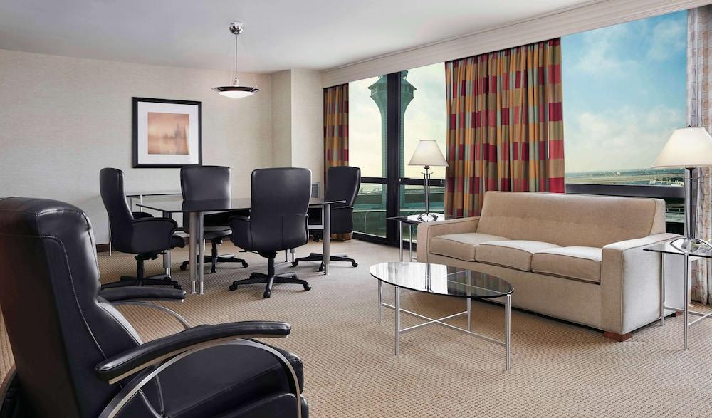 Hilton Chicago O'Hare Airport photo 54