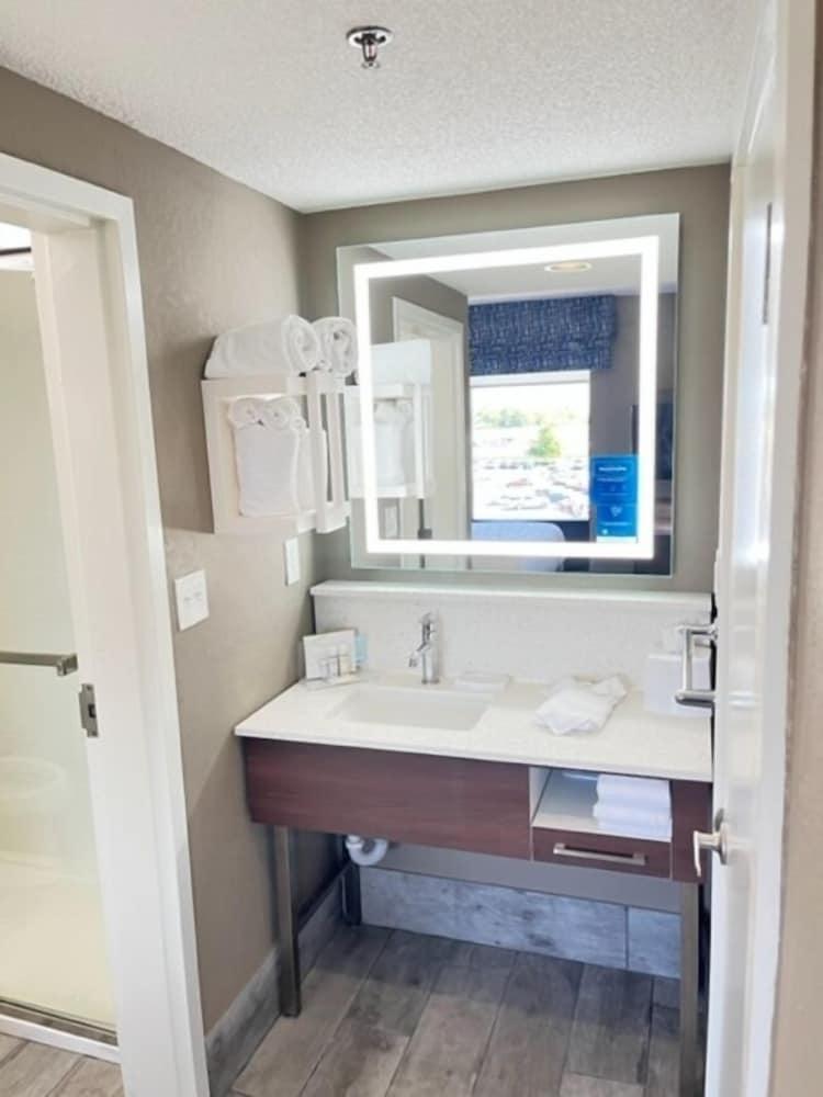 Hampton Inn & Suites Louisville East photo 19