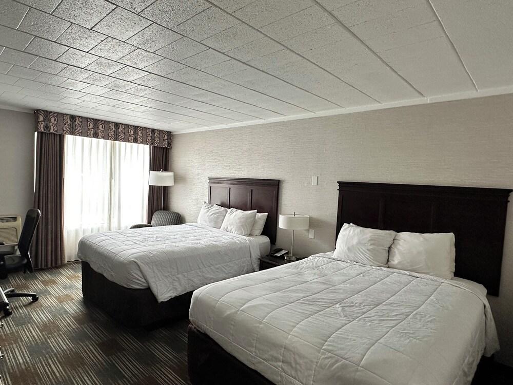Finger Lakes Inn & Suites photo 10