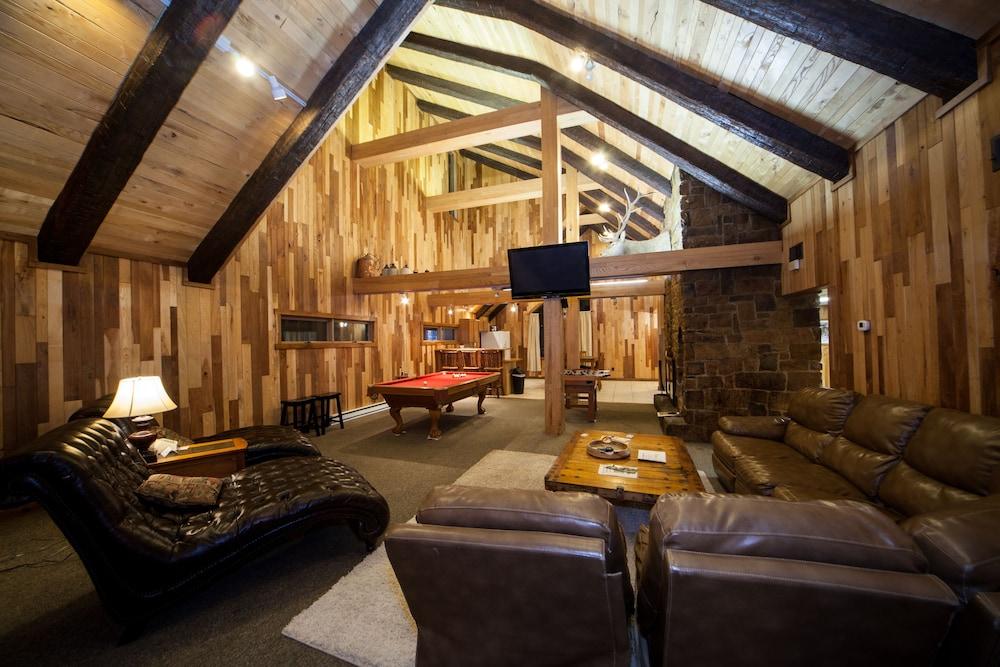 Log Cabin Lodge & Suites photo 60