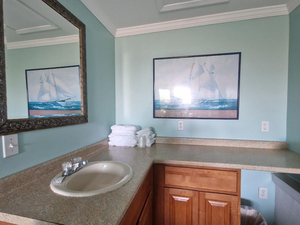 Sandcastle Beachfront Inn photo 22