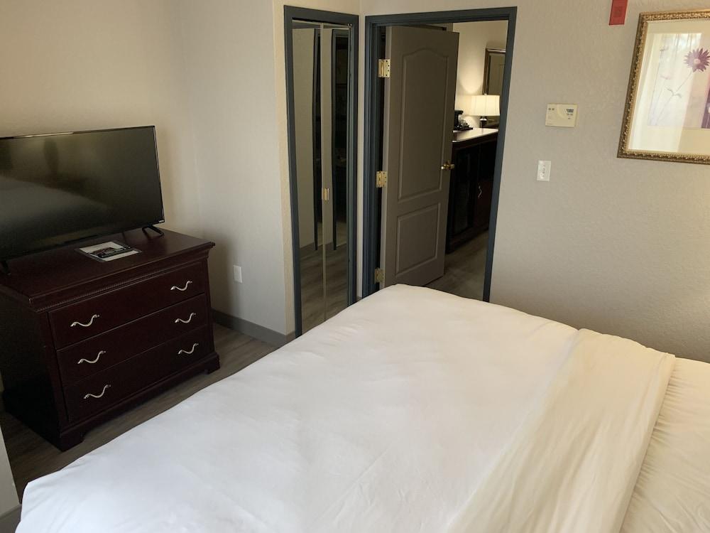 Country Inn & Suites by Radisson, Jacksonville West, FL photo 42