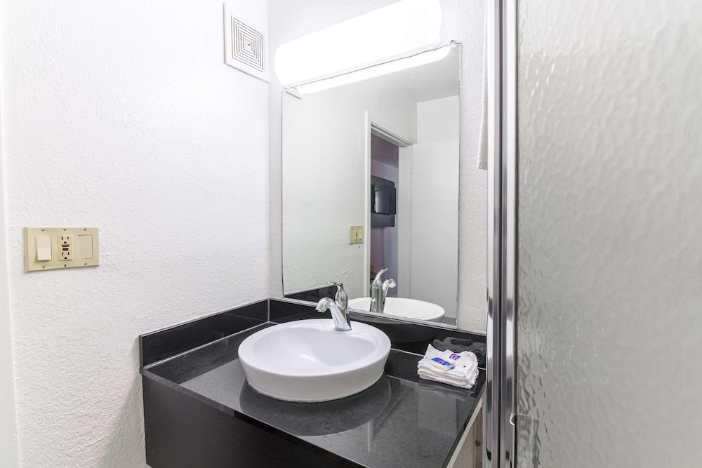 Motel 6 Pensacola, FL - Airport West photo 9