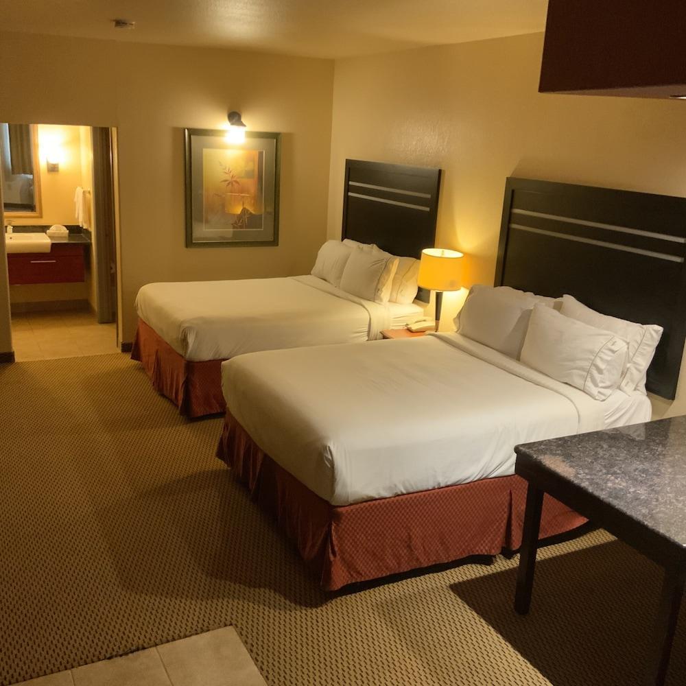 Sunbridge Inn and Suites photo 35