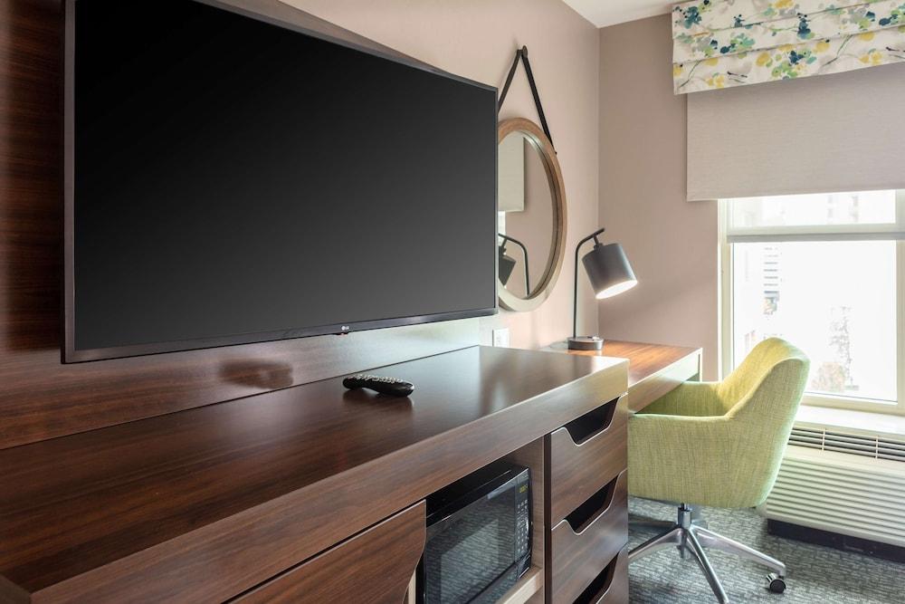 Hampton Inn & Suites Arlington Crystal City DCA photo 42