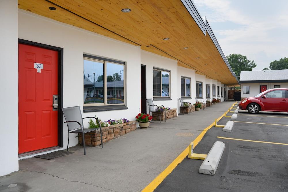 The Sapphire Motel photo 40