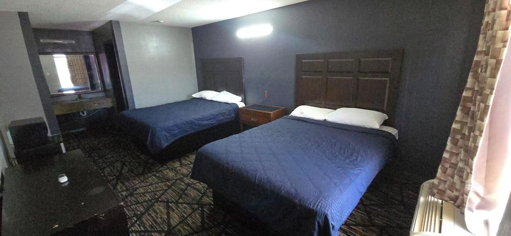 c towninn and suites photo 4